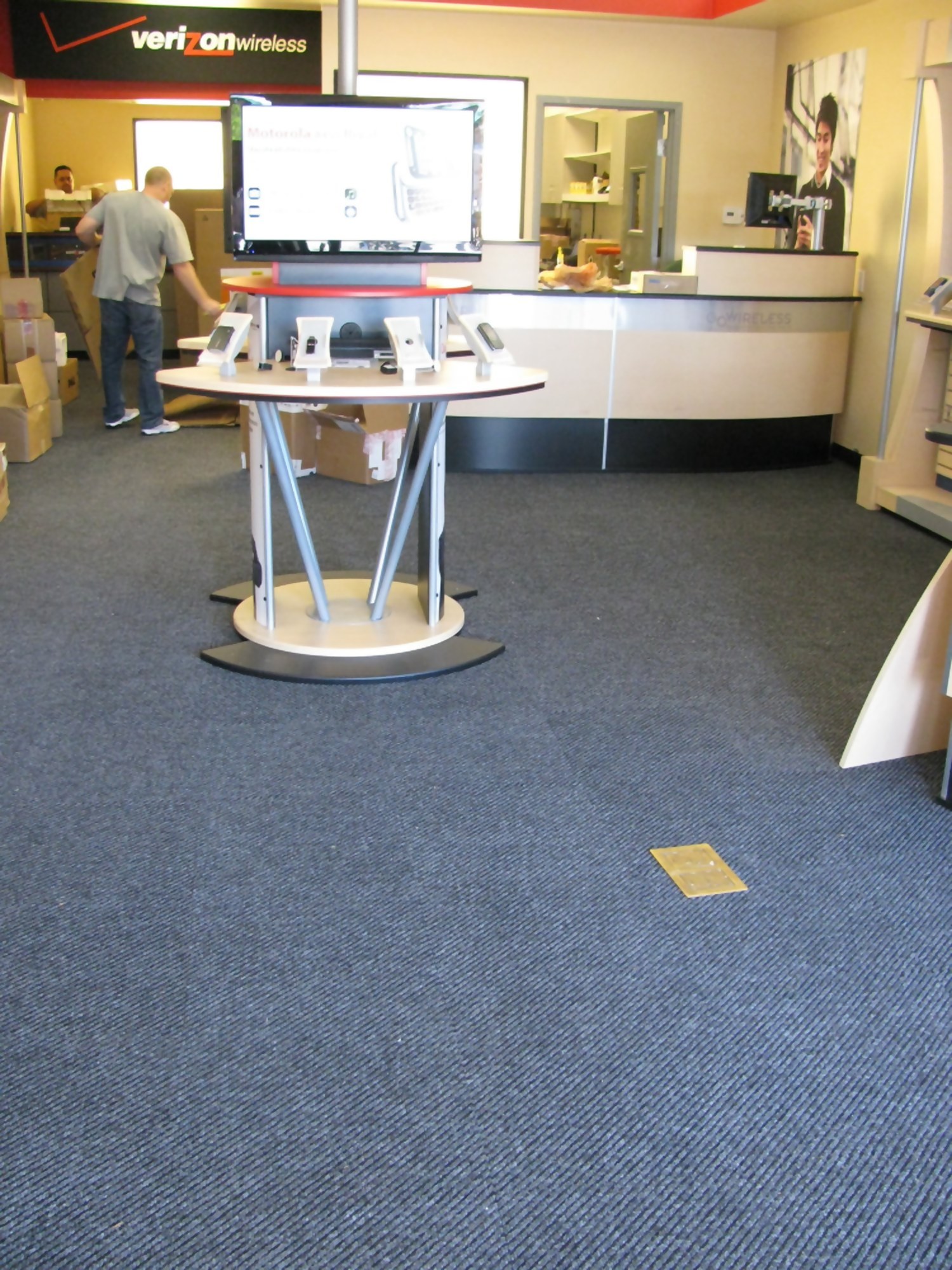 Dominator LP Wireless retail showroom