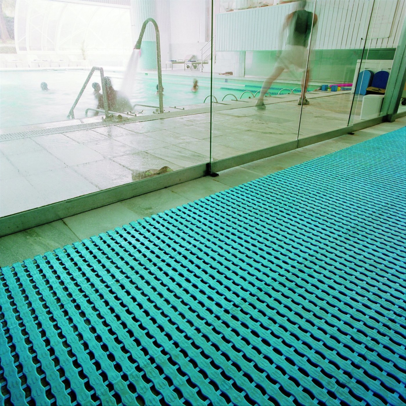 Heron Tile Poolside wet-area walkway