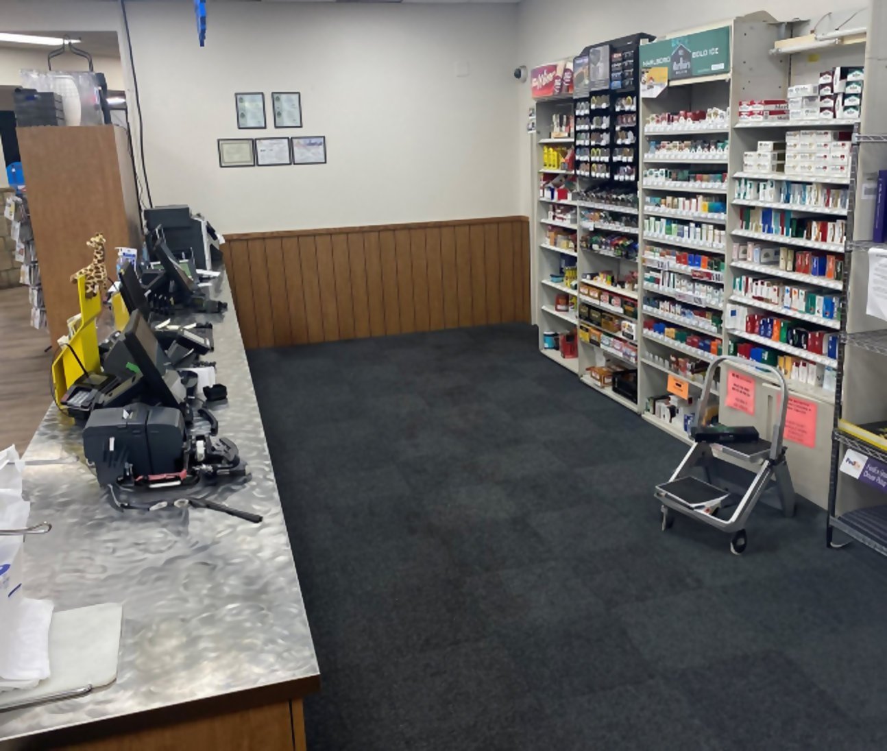 Senator SoftStep™ Plus Retail service counter