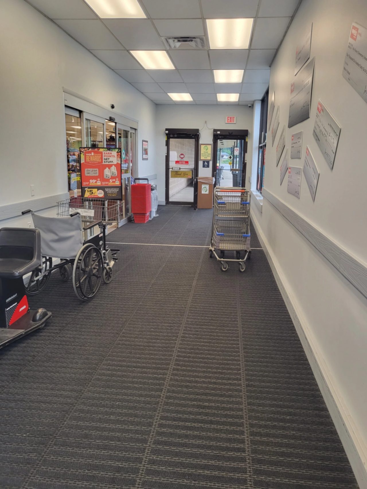 Snap Trax Plus Grocery vestibule
