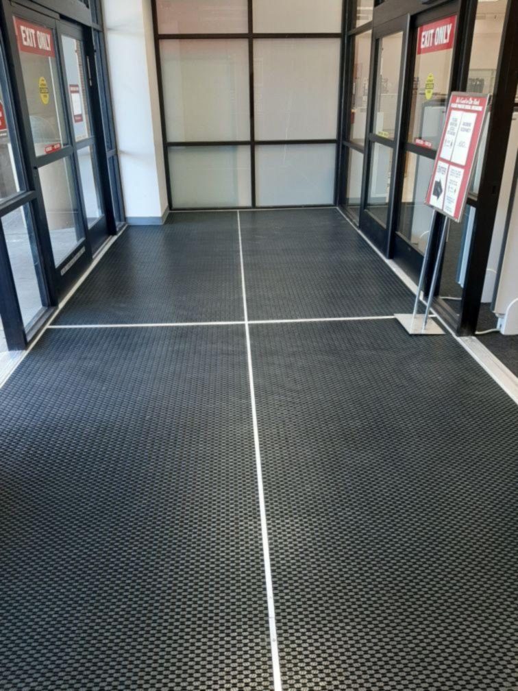 Snap Trax Tile Exit corridor